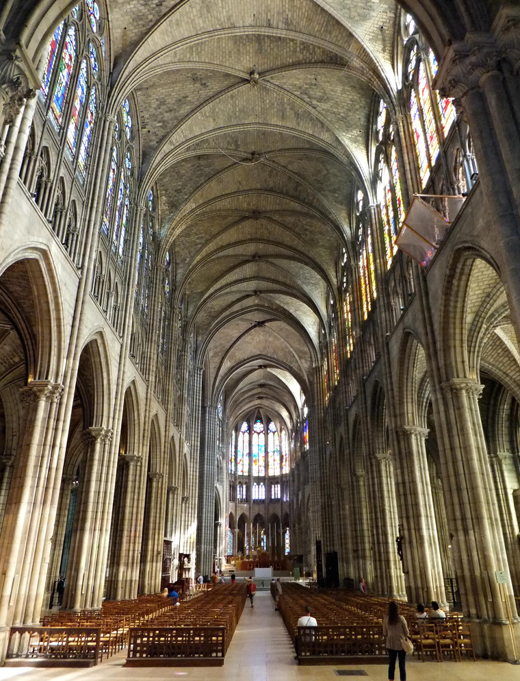 Nave central, Basílica de Saint Denis